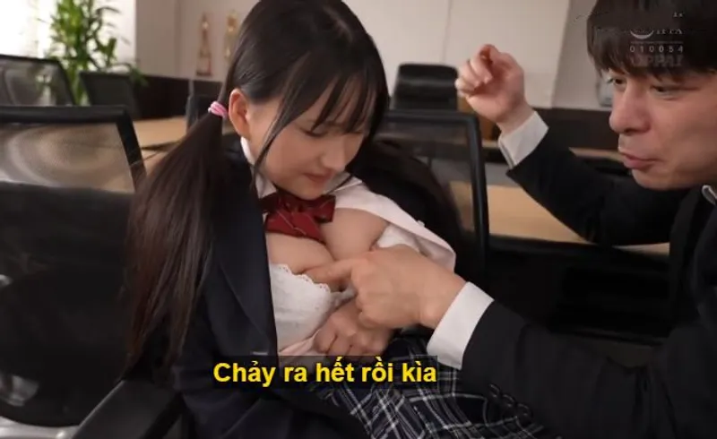 Ba năm trời, thầy giáo rèn luyện học trò ngực đẹp thành "chiếc bình đựng tinh"